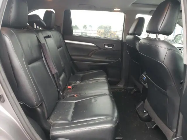 2018 TOYOTA HIGHLANDER SE  