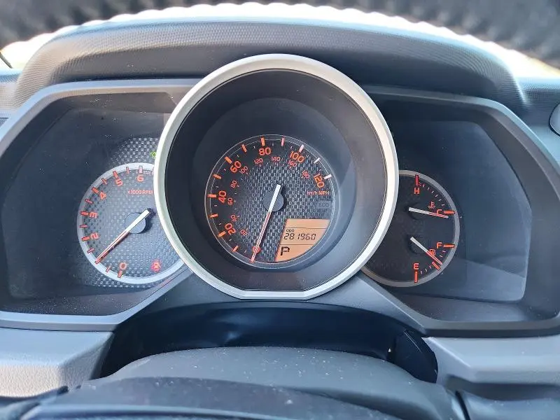 2010 TOYOTA 4RUNNER SR5  