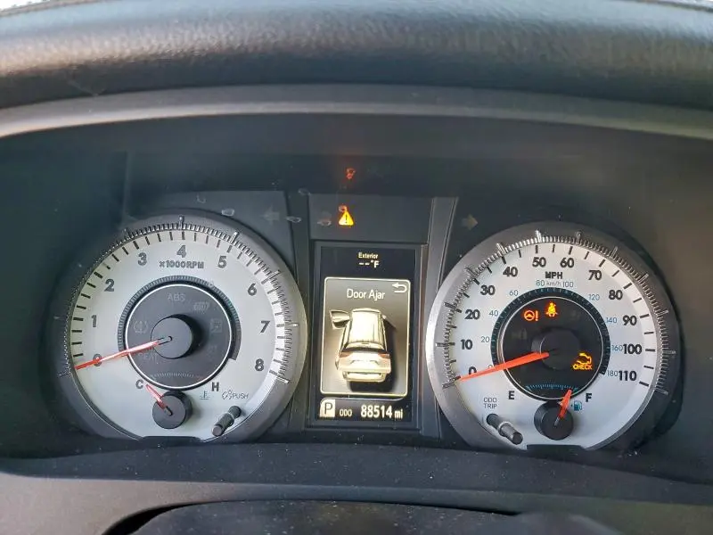 2017 TOYOTA SIENNA SE  