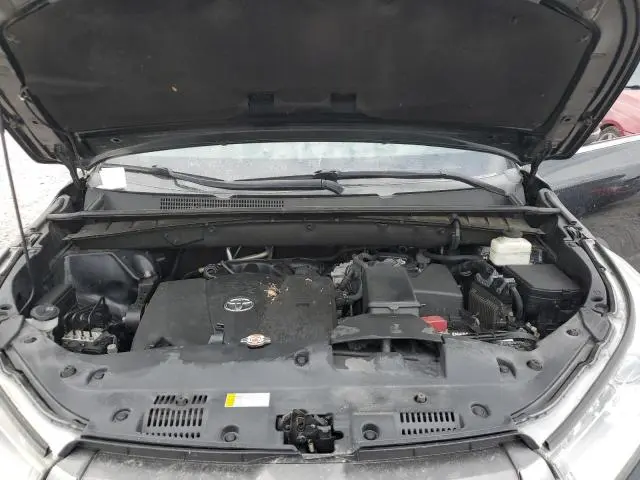 2019 TOYOTA HIGHLANDER SE  