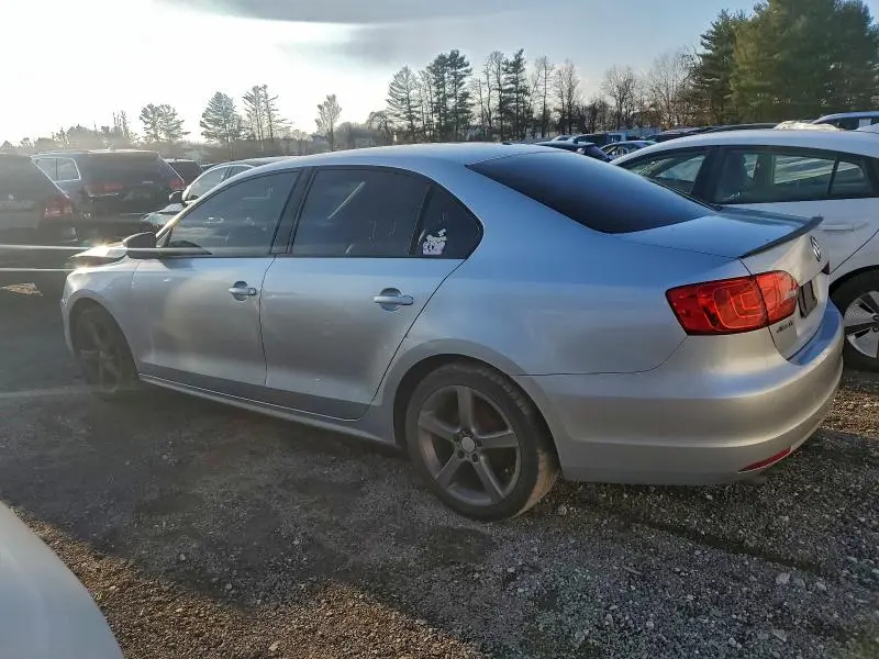 2012 VOLKSWAGEN JETTA SE  