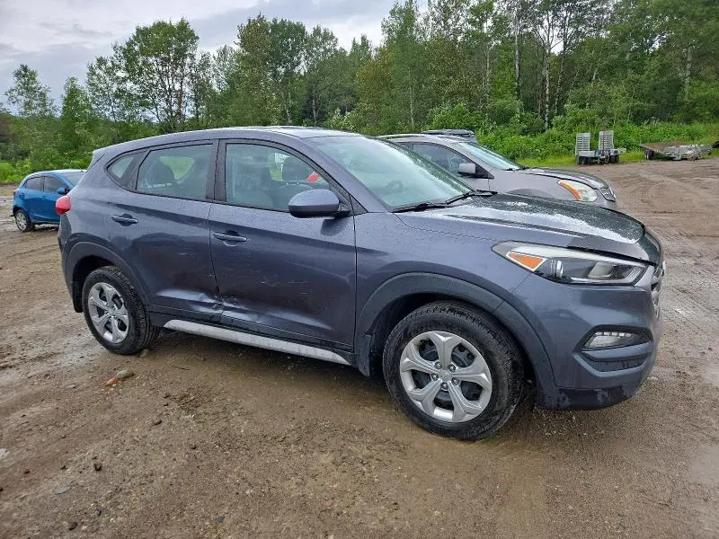 2017 HYUNDAI TUCSON SE  