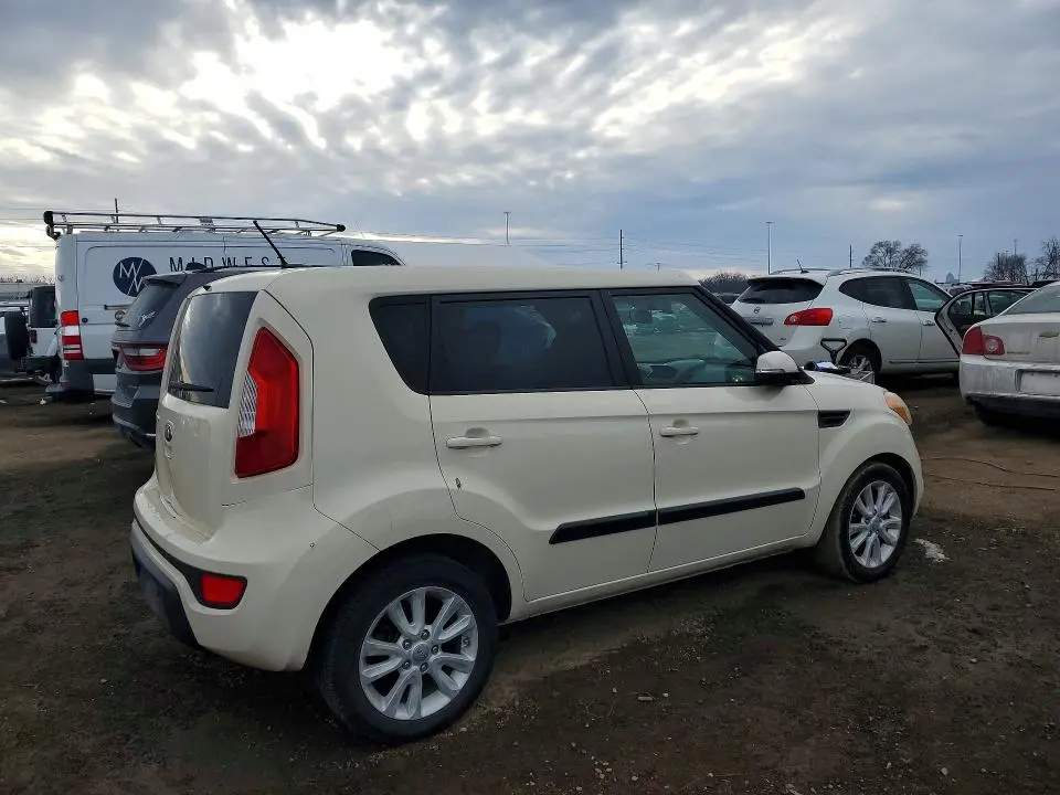 2013 KIA SOUL +  