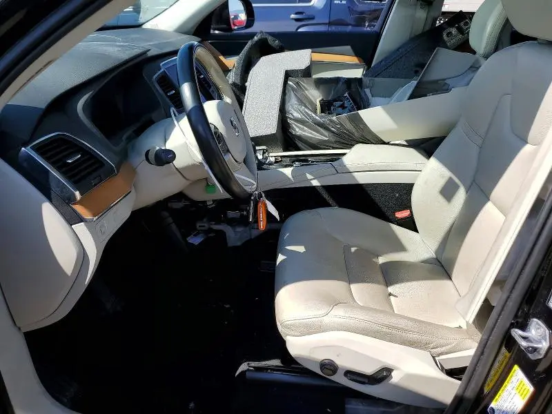 2021 VOLVO XC90 T6 MOMENTUM  