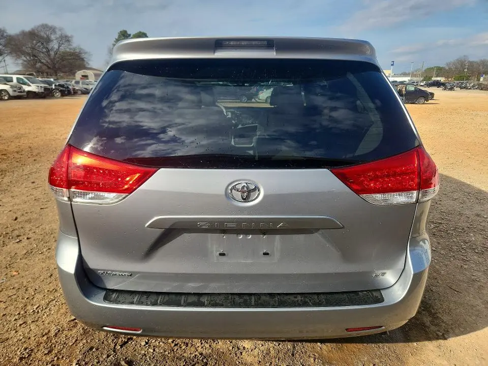 2012 TOYOTA SIENNA LE 8-PASSENGER  