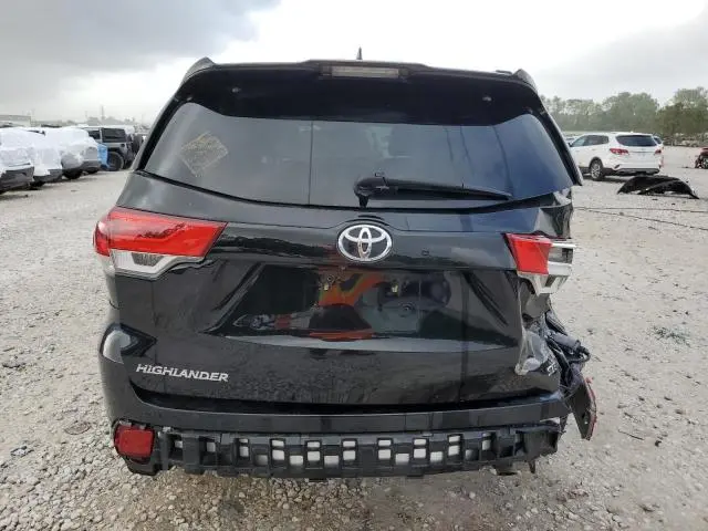 2017 TOYOTA HIGHLANDER SE