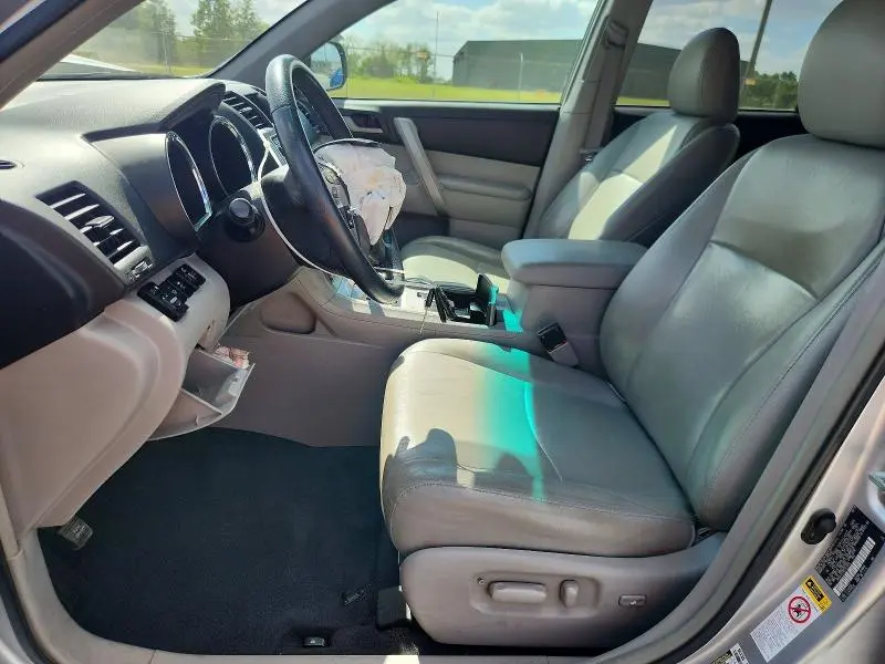 2013 TOYOTA HIGHLANDER SE  
