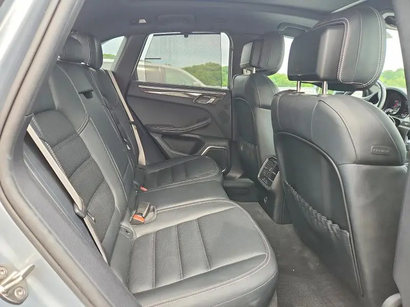 2023 PORSCHE MACAN BASE  