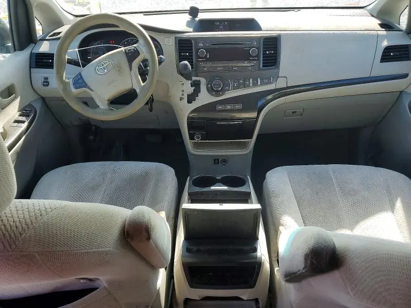 2014 TOYOTA SIENNA LE  