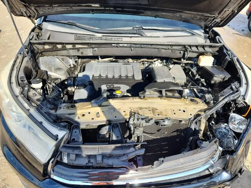 2014 TOYOTA HIGHLANDER LE  
