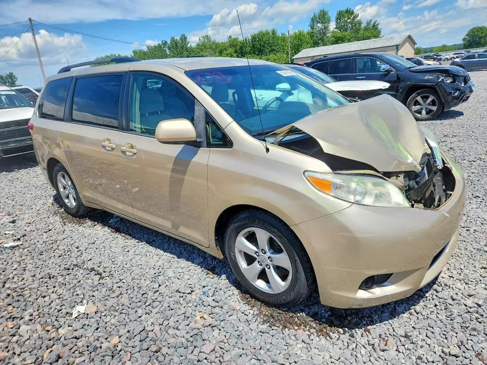 2013 TOYOTA SIENNA LE  