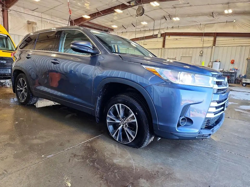 2018 TOYOTA HIGHLANDER LE  