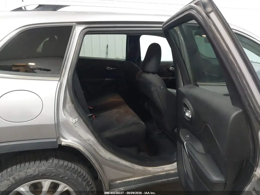 2019 JEEP CHEROKEE LATITUDE 4X4