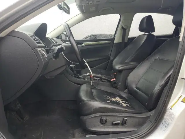 2016 VOLKSWAGEN PASSAT SE  