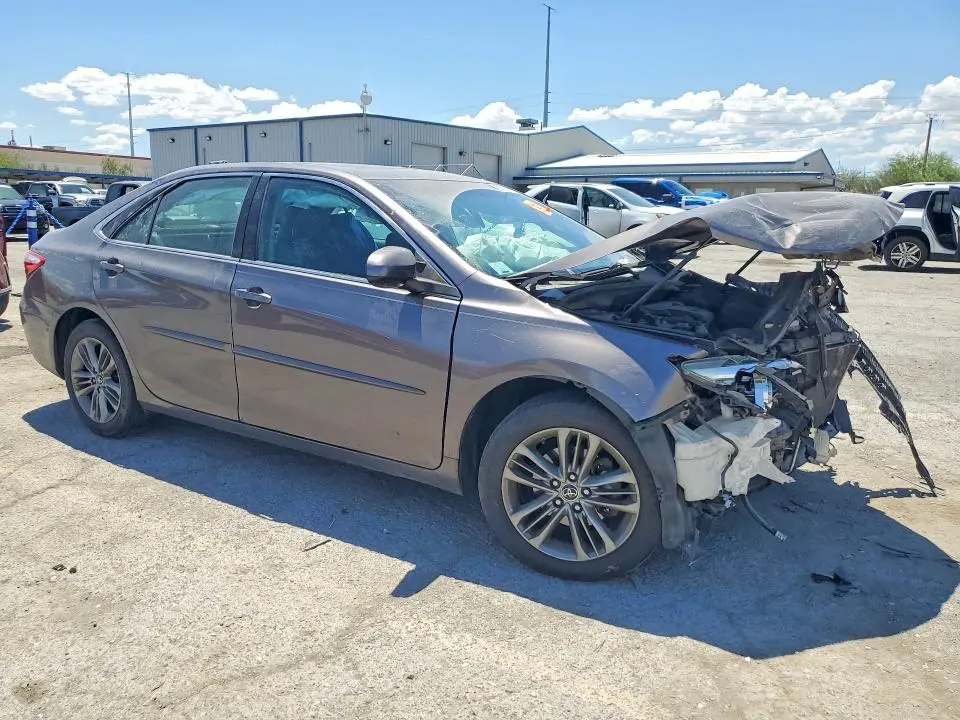 2015 TOYOTA CAMRY SE  