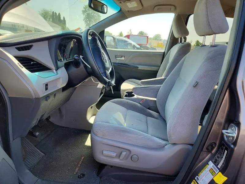 2015 TOYOTA SIENNA LE  