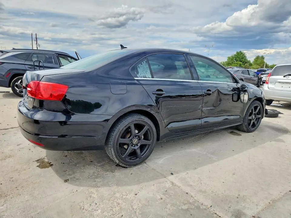 2013 VOLKSWAGEN JETTA SE  
