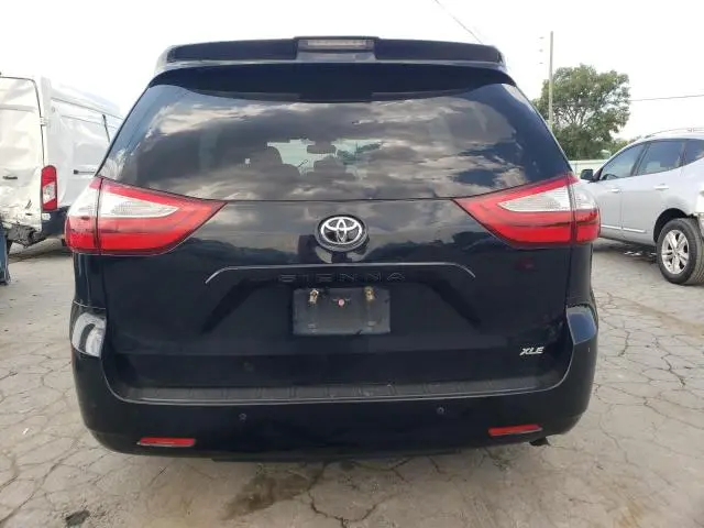 2018 TOYOTA SIENNA XLE  