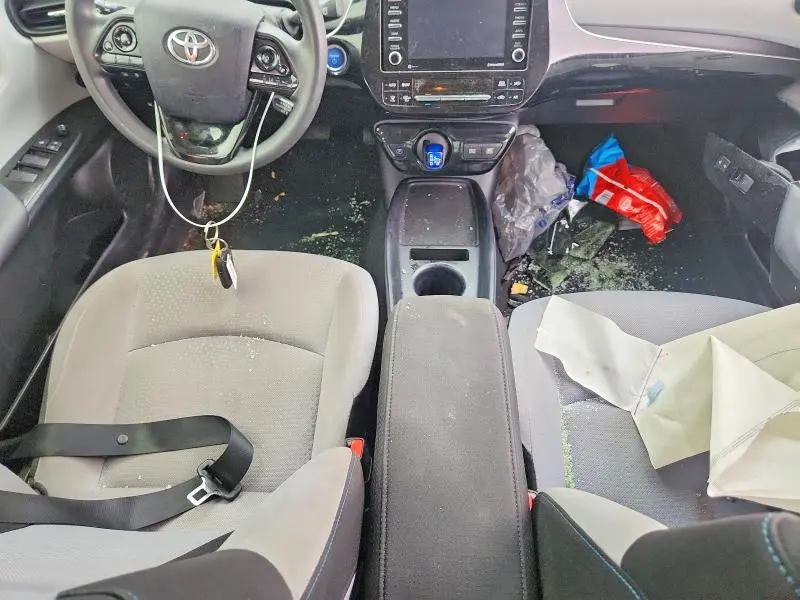 2021 TOYOTA PRIUS LE  