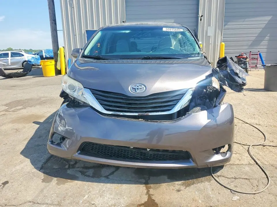 2014 TOYOTA SIENNA LE  