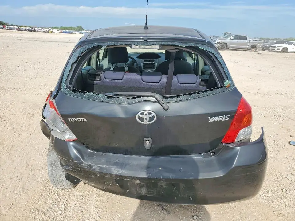 2011 TOYOTA YARIS BASE  