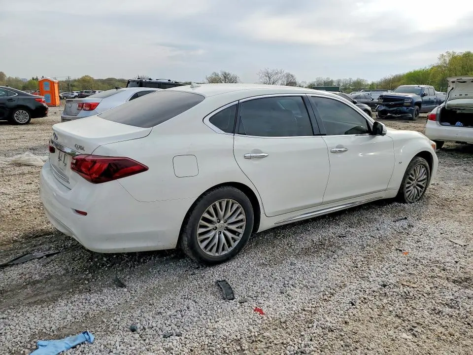 2015 INFINITI Q70L 3.7  