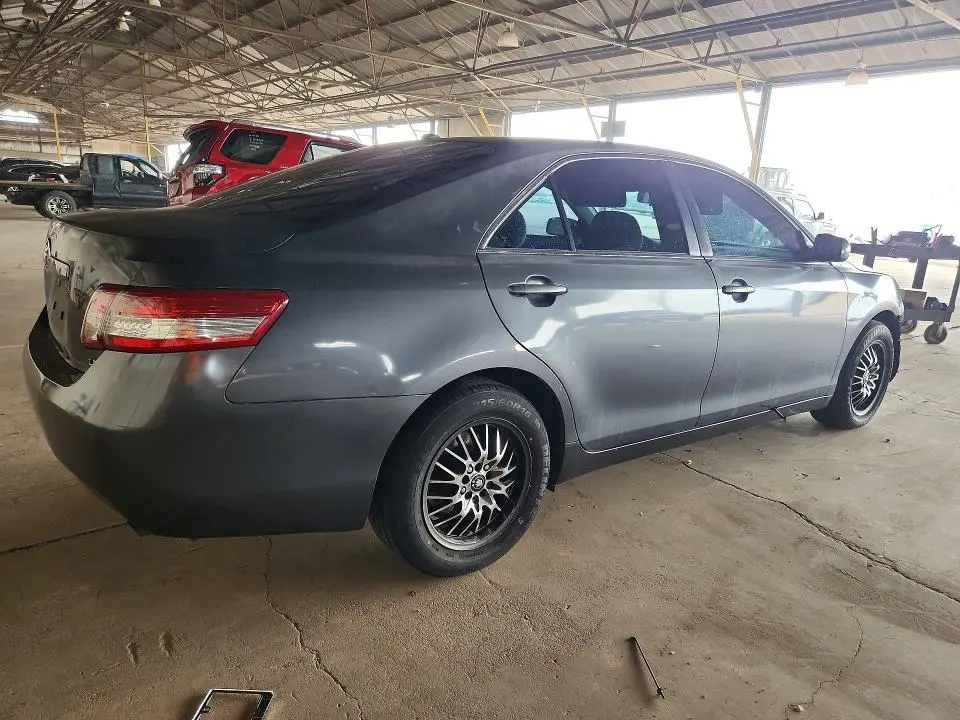 2011 TOYOTA CAMRY LE  