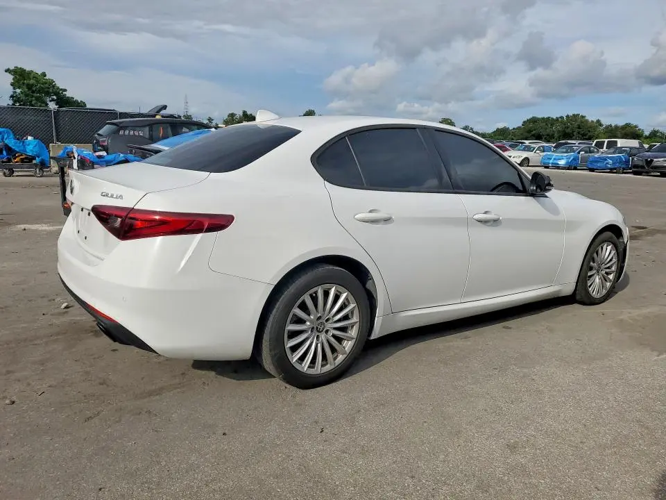 2022 ALFA ROMEO GIULIA   