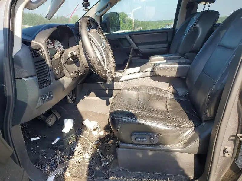 2013 NISSAN TITAN SV  