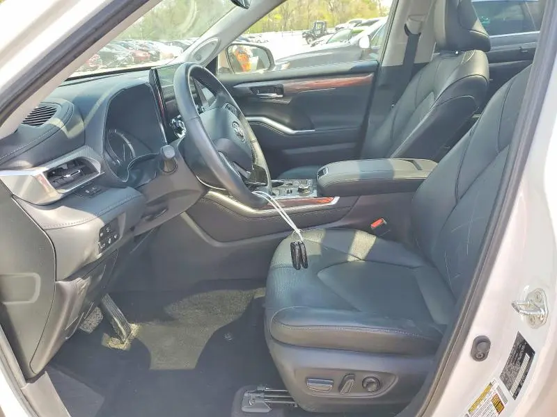 2022 TOYOTA HIGHLANDER PLATINUM  