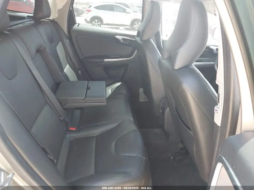 2016 VOLVO XC60 T5 DRIVE-E PLATINUM
