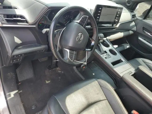 2021 TOYOTA SIENNA XSE  