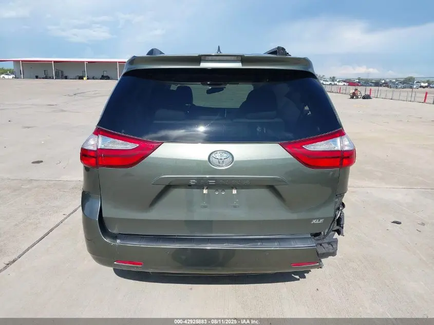 2019 TOYOTA SIENNA XLE 8 PASSENGER