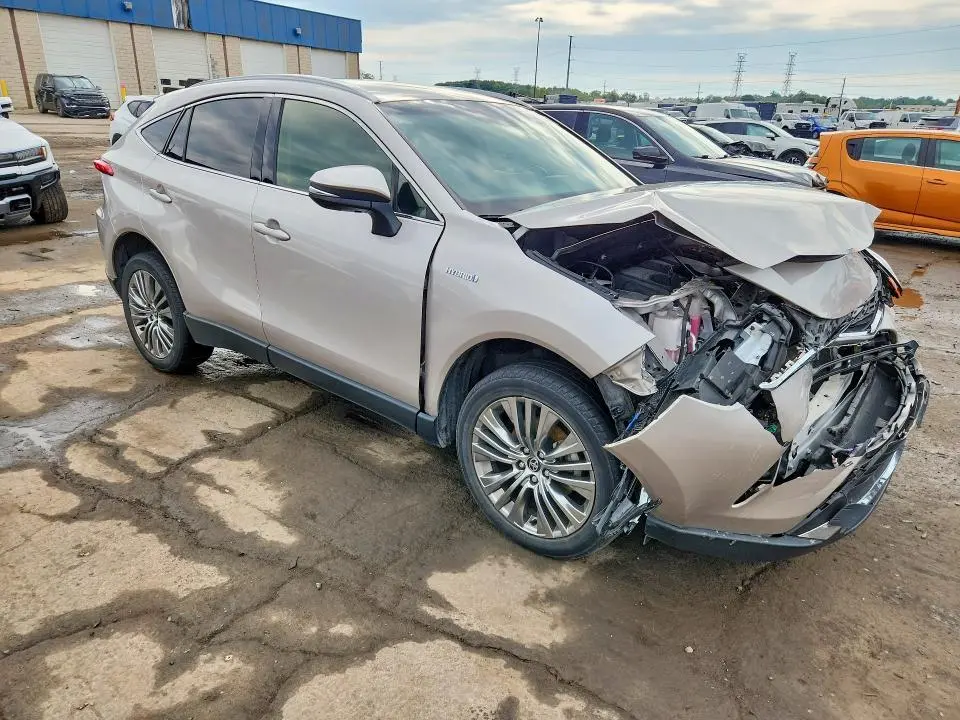 2021 TOYOTA VENZA XLE  