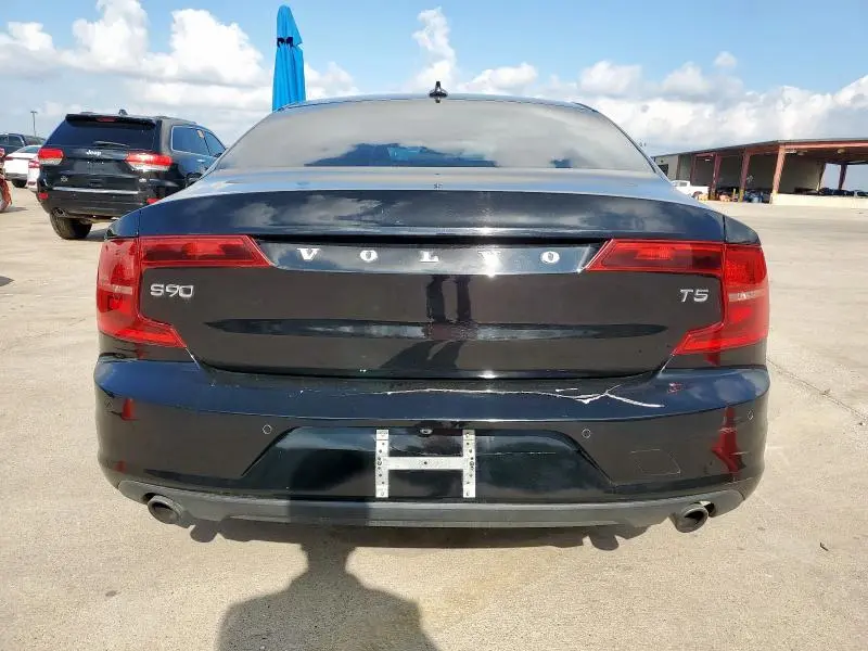 2018 VOLVO S90 T5 MOMENTUM  