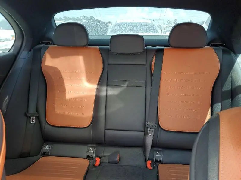 2025 MERCEDES-BENZ C 300  