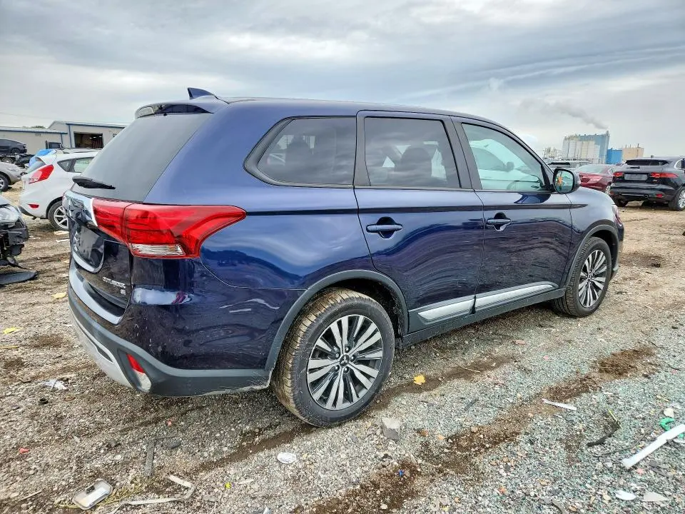 2019 MITSUBISHI OUTLANDER SE  