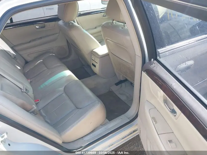 2010 CADILLAC DTS LUXURY COLLECTION