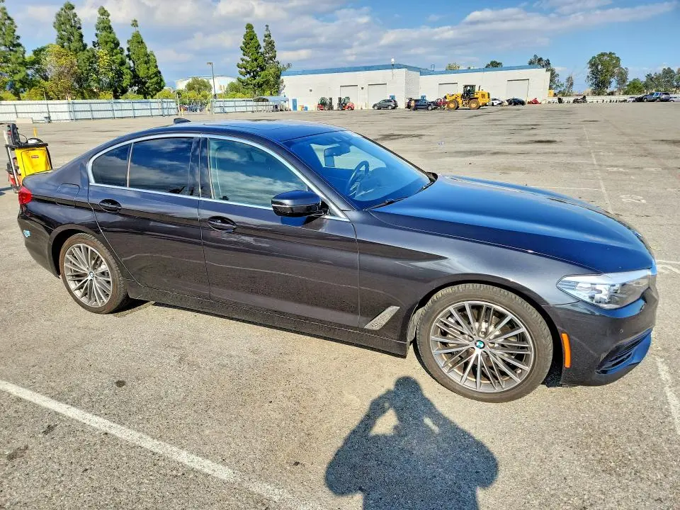 2020 BMW 530E   