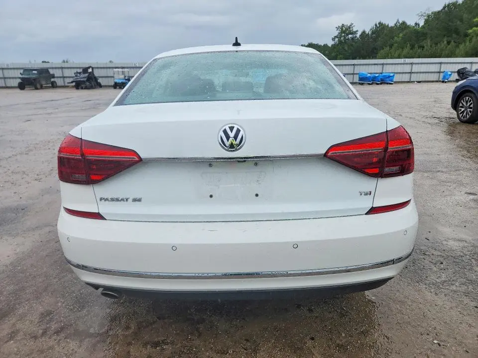 2017 VOLKSWAGEN PASSAT SE  