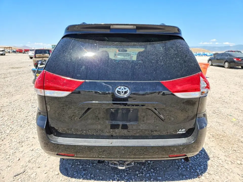 2012 TOYOTA SIENNA LE  