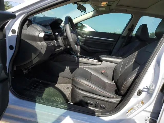 2024 NISSAN ALTIMA SR  