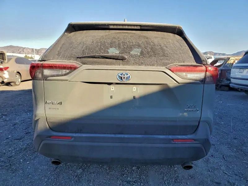 2022 TOYOTA RAV4 XLE  