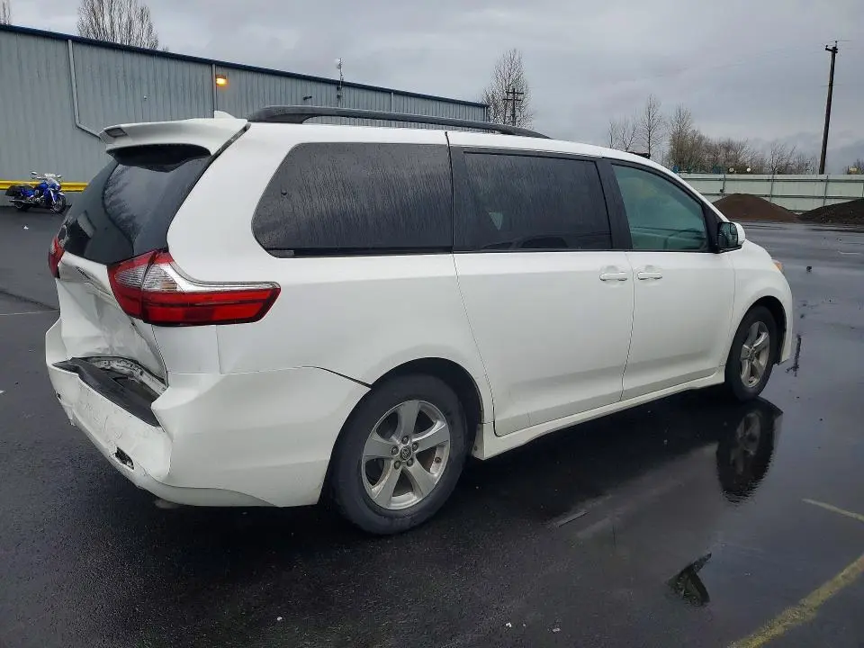 2020 TOYOTA SIENNA LE 8-PASSENGER  