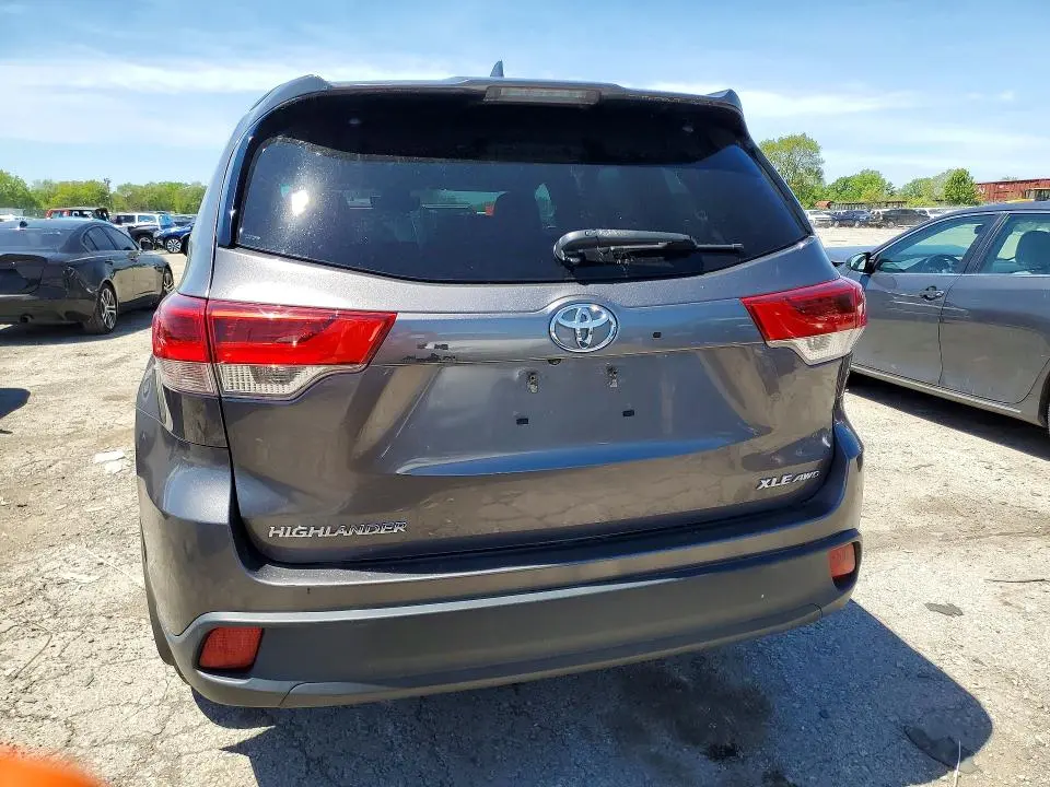 2017 TOYOTA HIGHLANDER XLE  