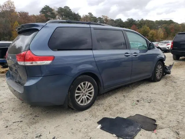 2014 TOYOTA SIENNA XLE  
