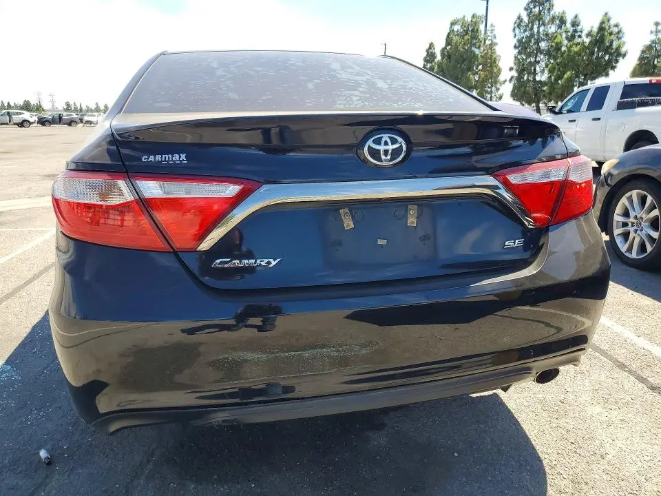 2016 TOYOTA CAMRY SE  