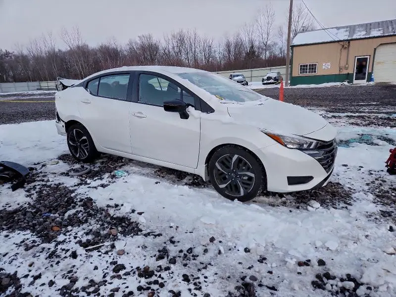 2024 NISSAN VERSA SR  