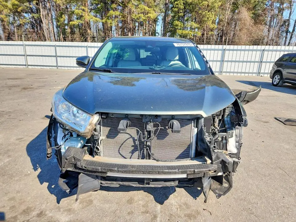 2019 TOYOTA HIGHLANDER LE  