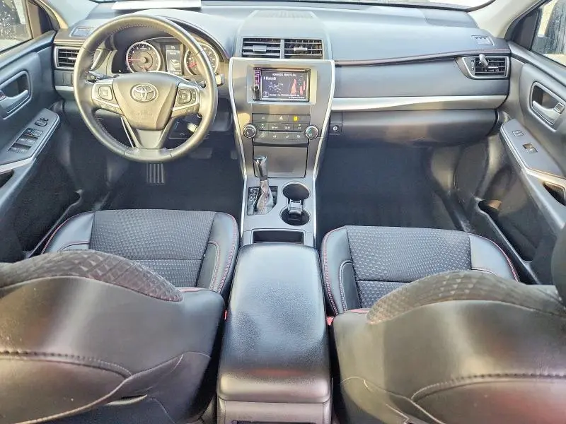 2015 TOYOTA CAMRY SE  